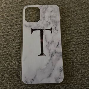 Letter Graphic Marble Pattern Phone Case (T)

IPhone 12/12 pro